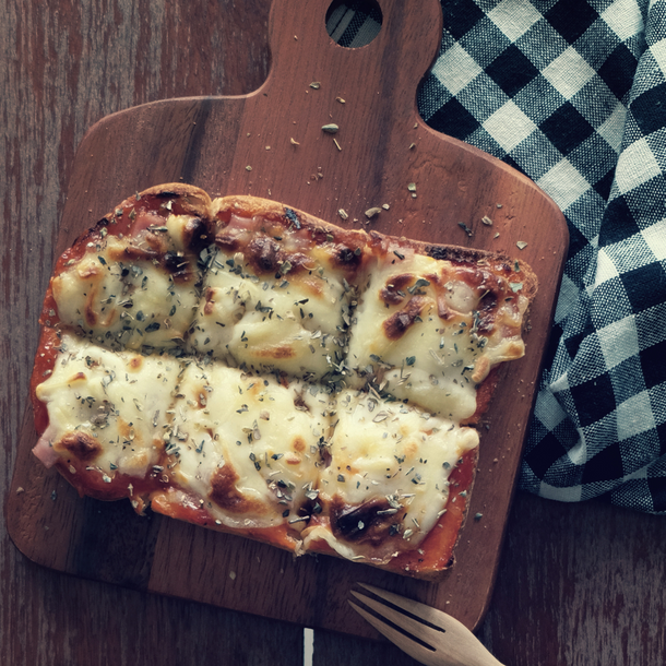Ten-Minute Pizza Toasts