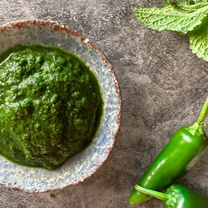 A bowl of the green, zingy mint and corriander chutney 