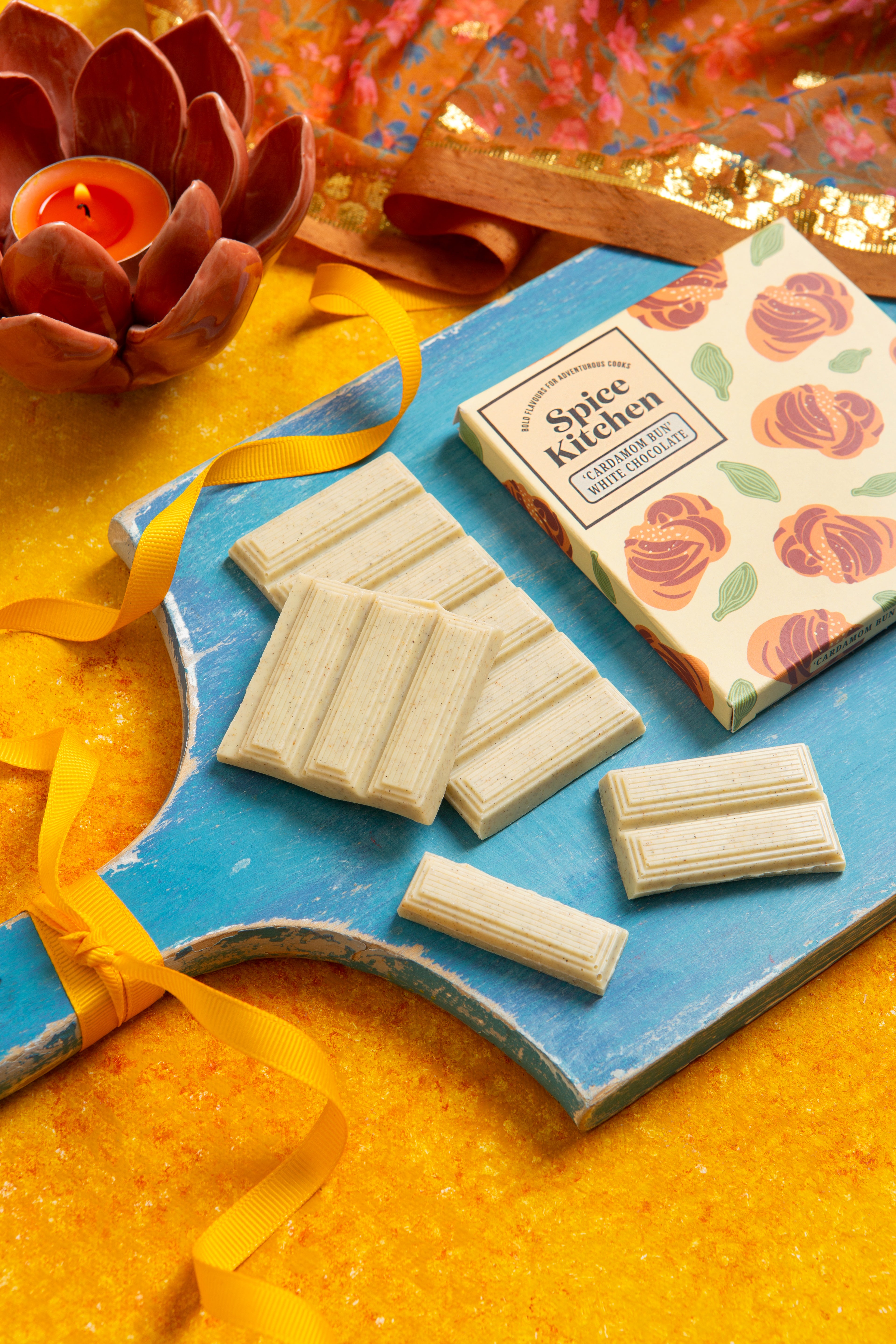 'Cardamom Bun' White Chocolate Bar (80g)